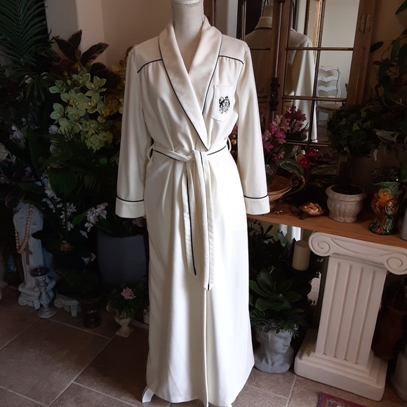 BILL BLASS Vtg Dacron Polyester made in USA Plush Snap & Tie Robe Size Medium - Picture 1 of 12